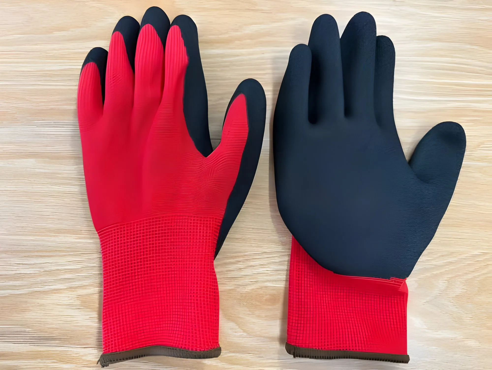 Sandy nitrile grip · red and black